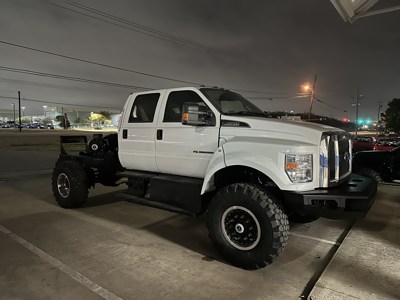 Ford F-650 White 4 X 4 2