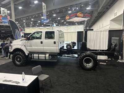 Ford F-650 White 4 X 4 2