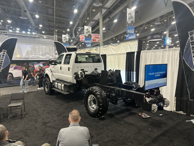 Ford F-650 White 4 X 4 3