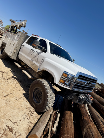 Chevy 5500 Hd White 5t Hydraulic And Equipment Repair