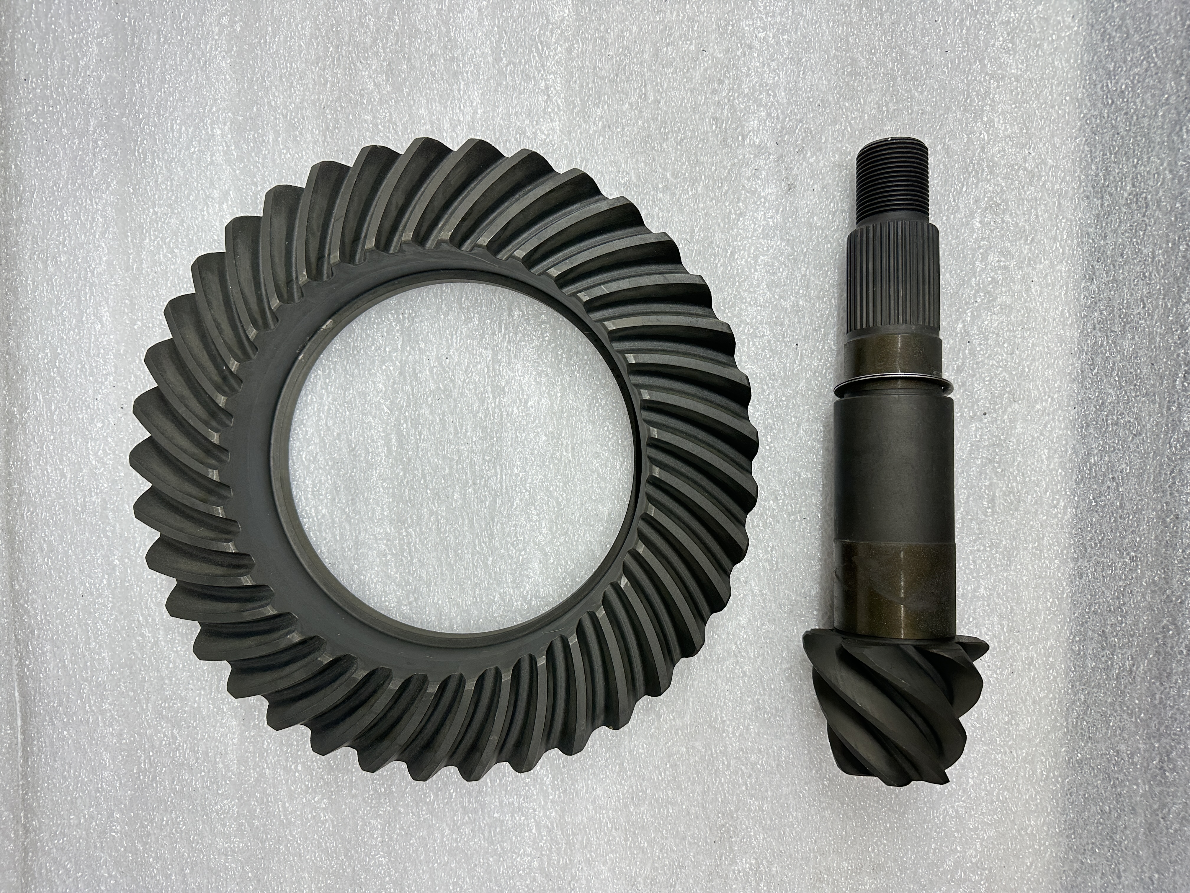 Dana 60 axle with 6.17 gear ratio